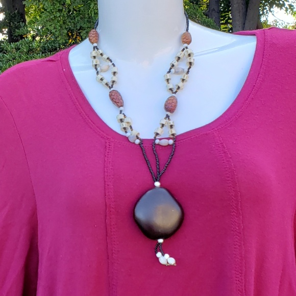 ☆ Vintage Wood & Shell Necklace ☆ - Picture 4 of 8